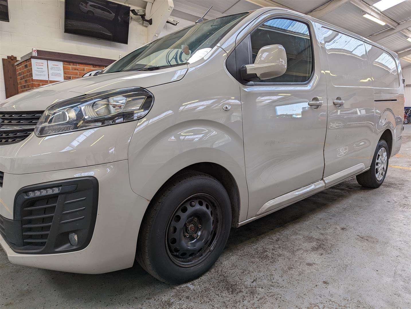 <p>2020 VAUXHALL VIVARO 2900 SPORTIVE S/S</p>