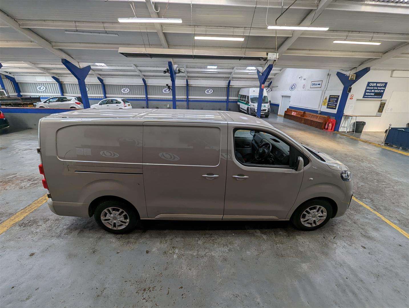 <p>2020 VAUXHALL VIVARO 2900 SPORTIVE S/S</p>