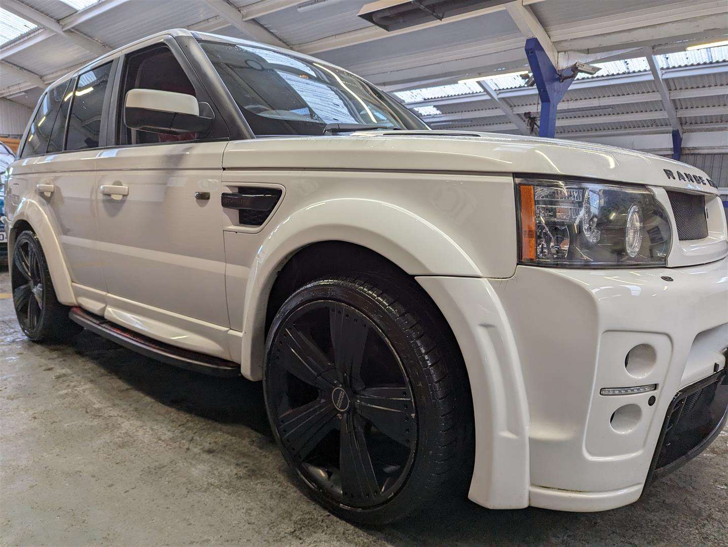 <p>2005 LAND ROVER RANGEROVER SPT TDV6 HSE AUTO</p>