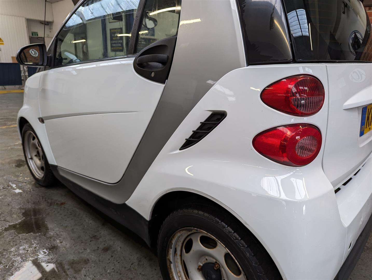 <p>2012 SMART FORTWO PURE 61 MHD AUTO</p>