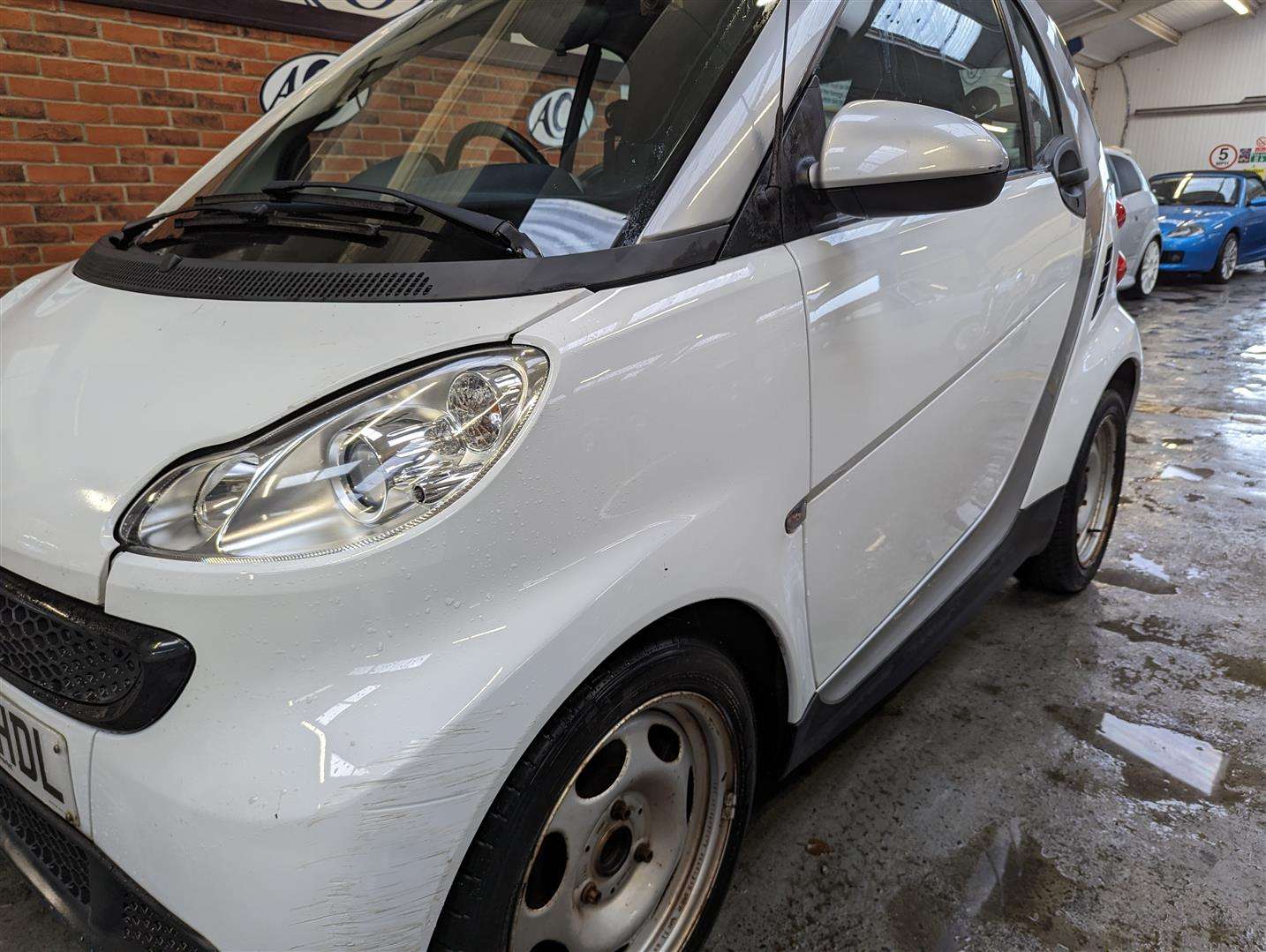 <p>2012 SMART FORTWO PURE 61 MHD AUTO</p>