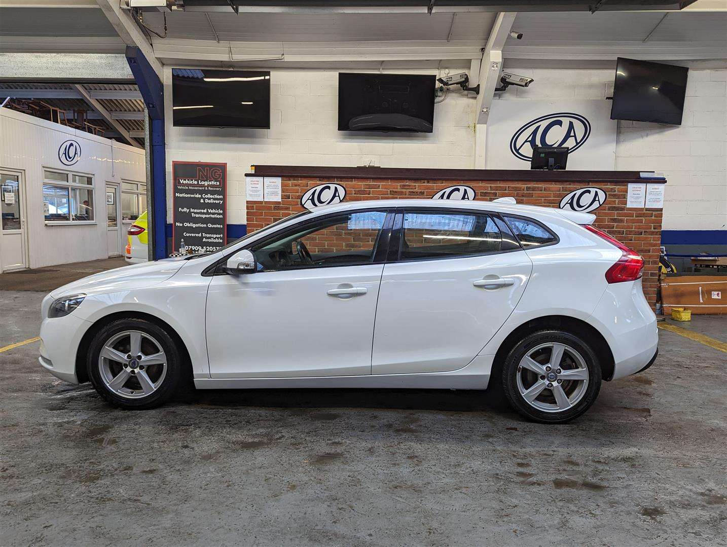 <p>2014 VOLVO V40 ES D2</p>