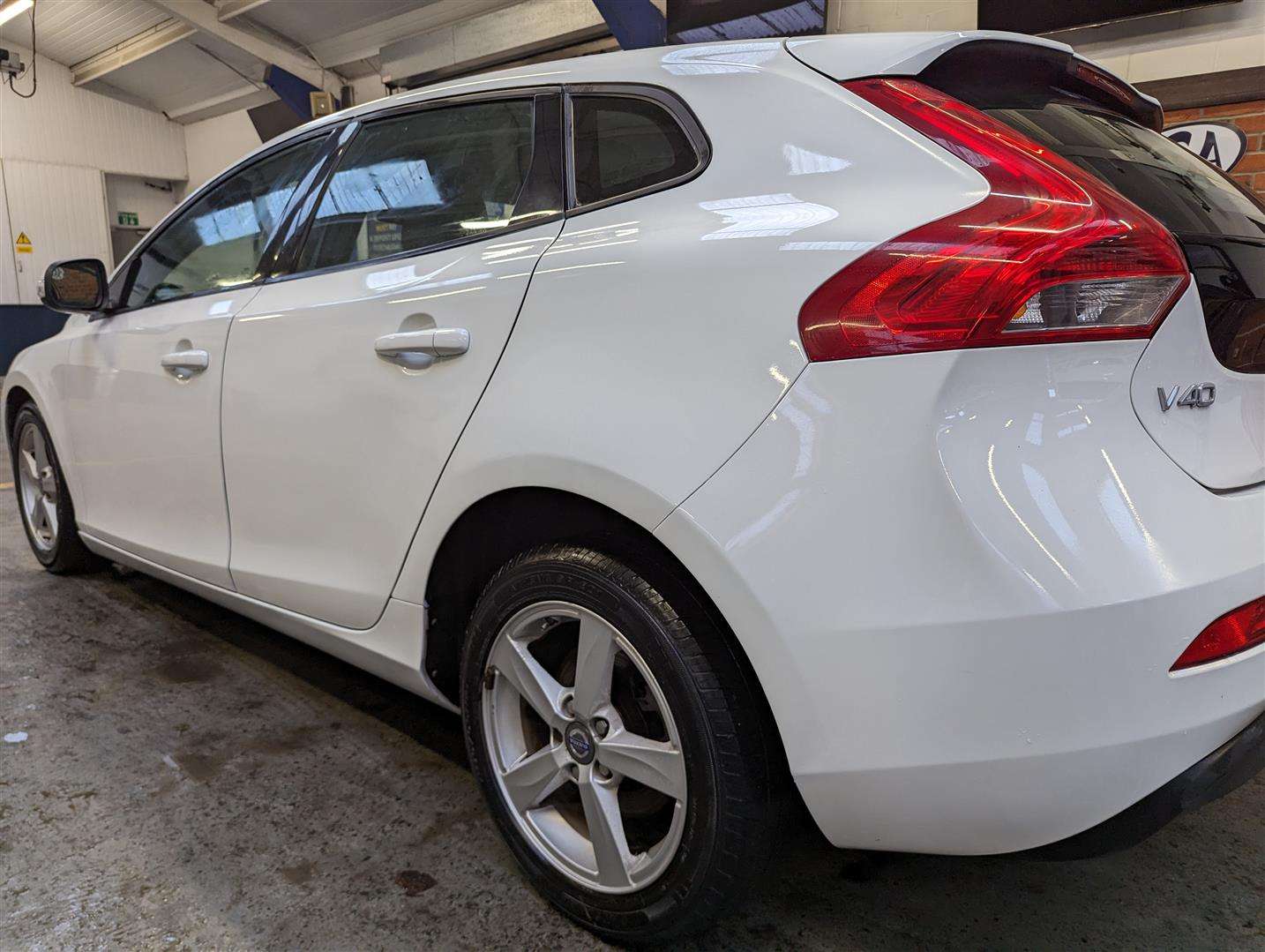 <p>2014 VOLVO V40 ES D2</p>