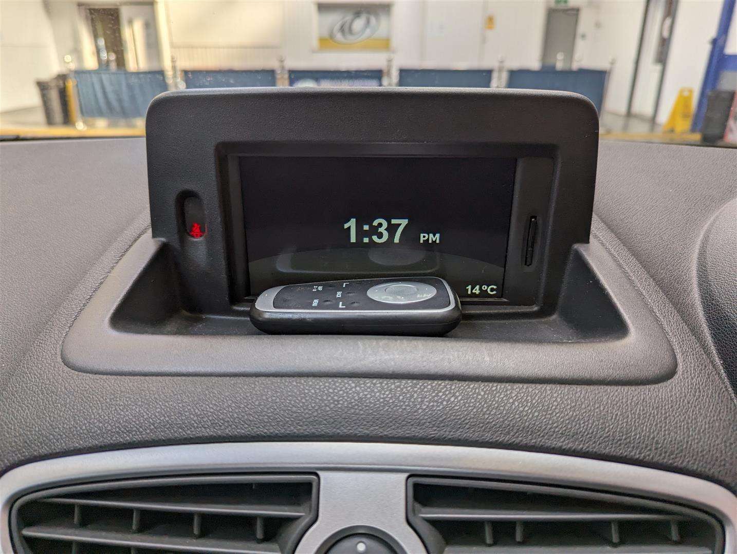 <p>2011 RENAULT CLIO DYNAMIQUE TOMTOM 16V</p>