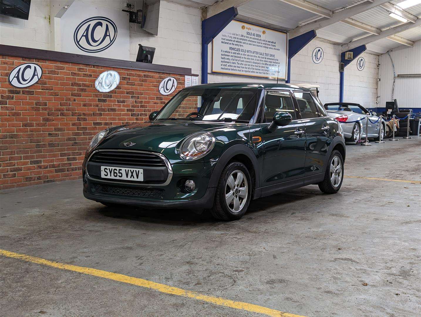 <p>2015 MINI ONE</p>