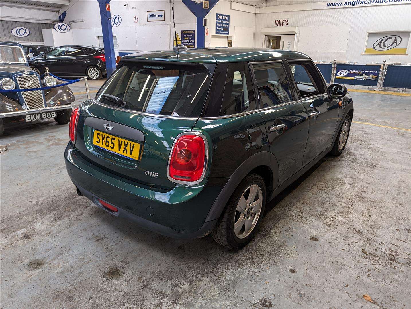 <p>2015 MINI ONE</p>