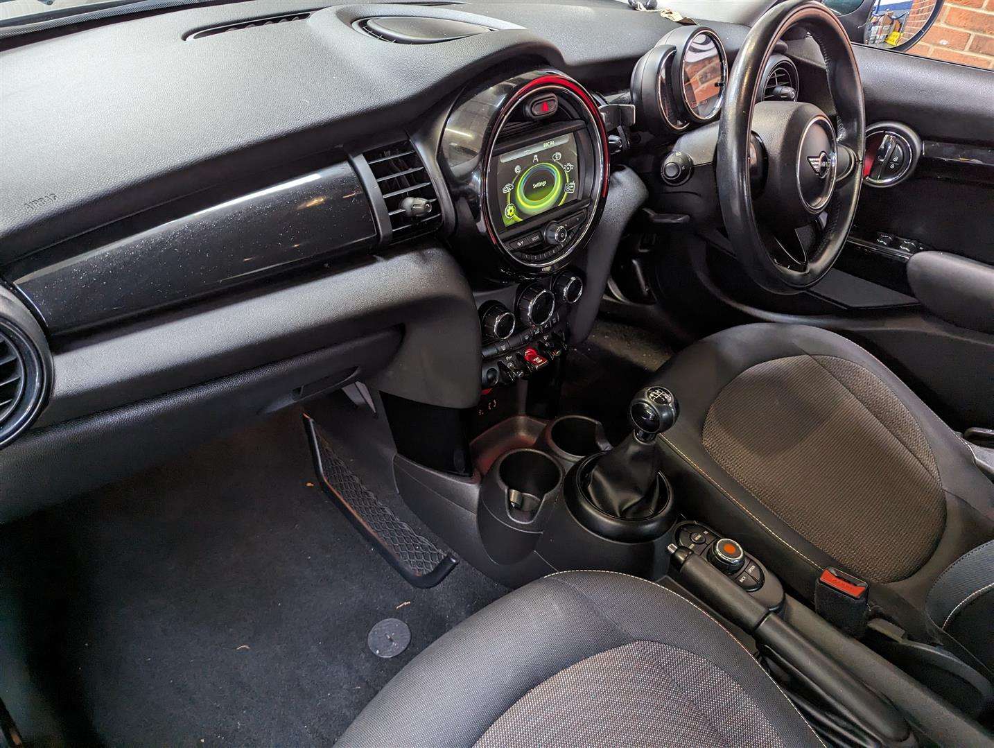 <p>2015 MINI ONE</p>