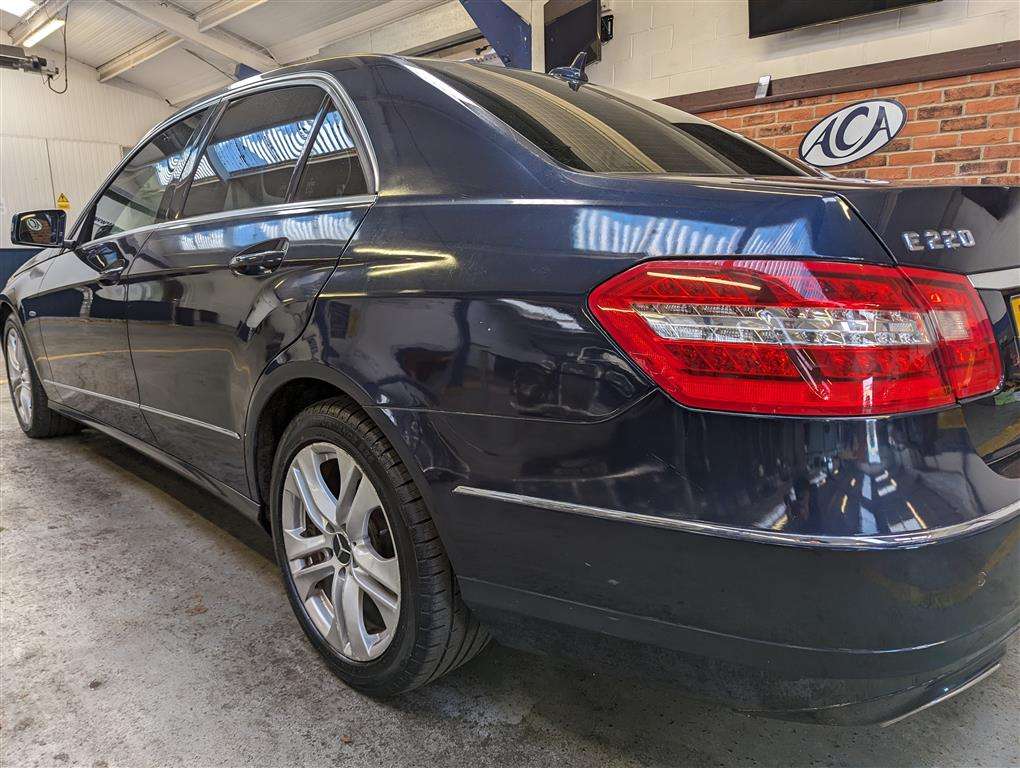 <p>2011 MERCEDES-BENZ E220 EXEC-IVE SE CDI BLUE</p>