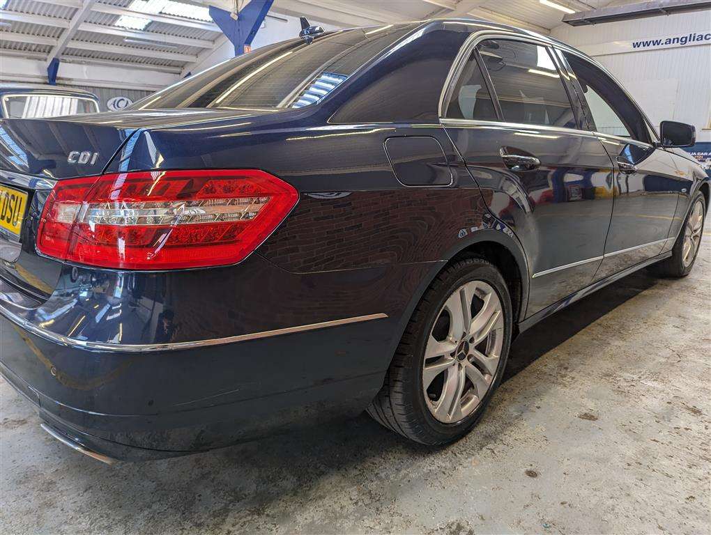 <p>2011 MERCEDES-BENZ E220 EXEC-IVE SE CDI BLUE</p>