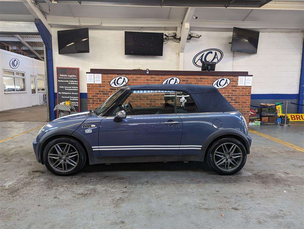 <p>2005 MINI COOPER</p>