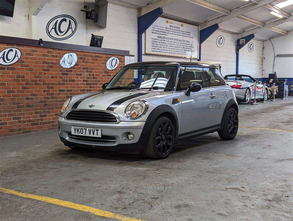 <p>2007 MINI COOPER **SOLD</p>