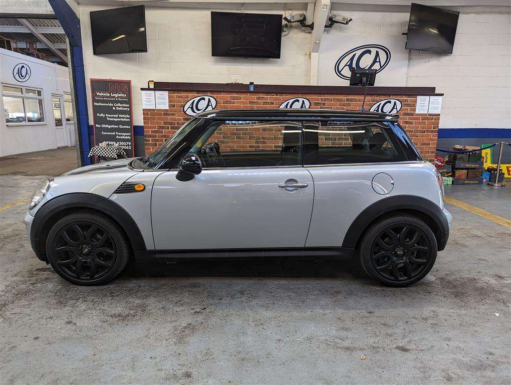 <p>2007 MINI COOPER **SOLD</p>