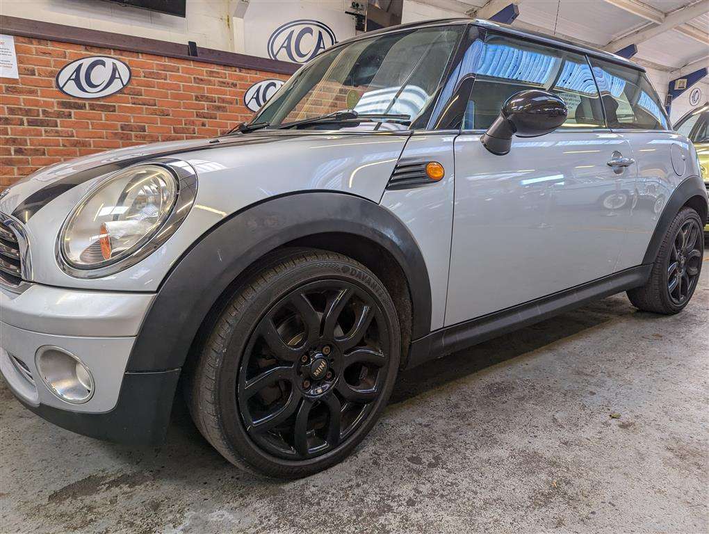 <p>2007 MINI COOPER **SOLD</p>