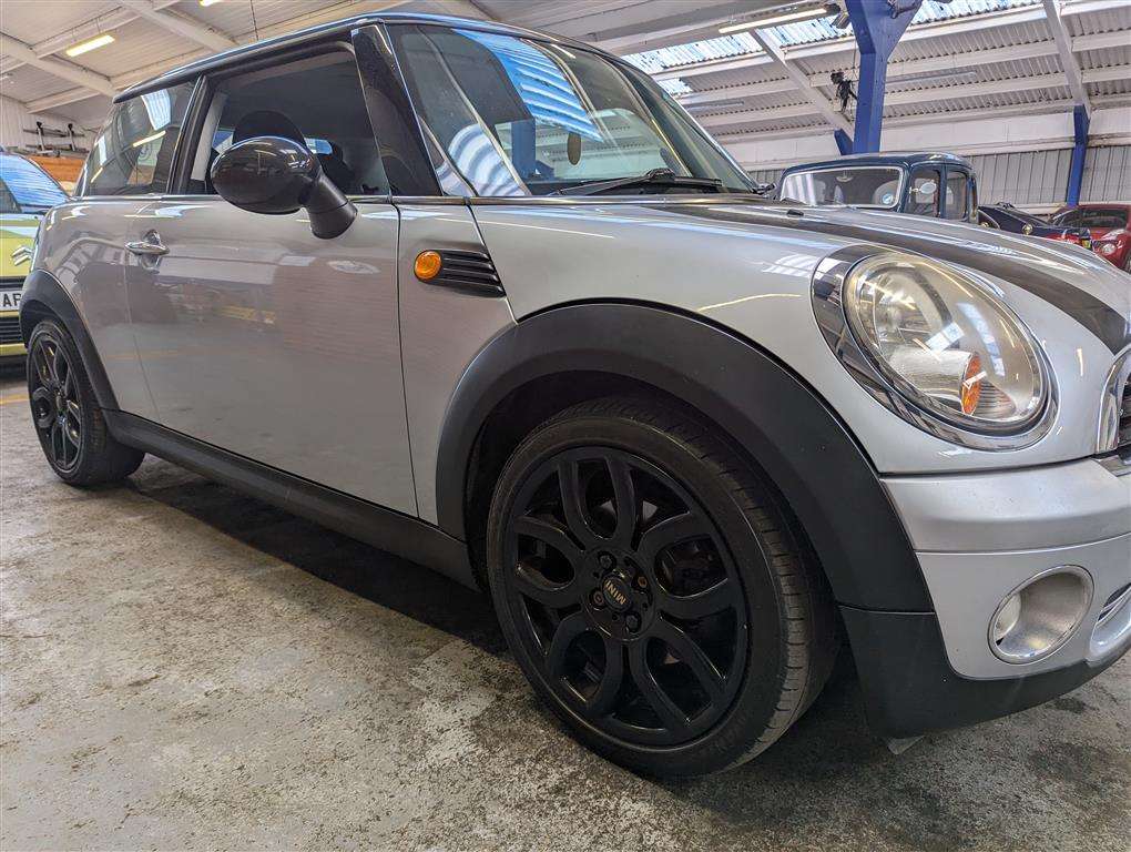 <p>2007 MINI COOPER **SOLD</p>