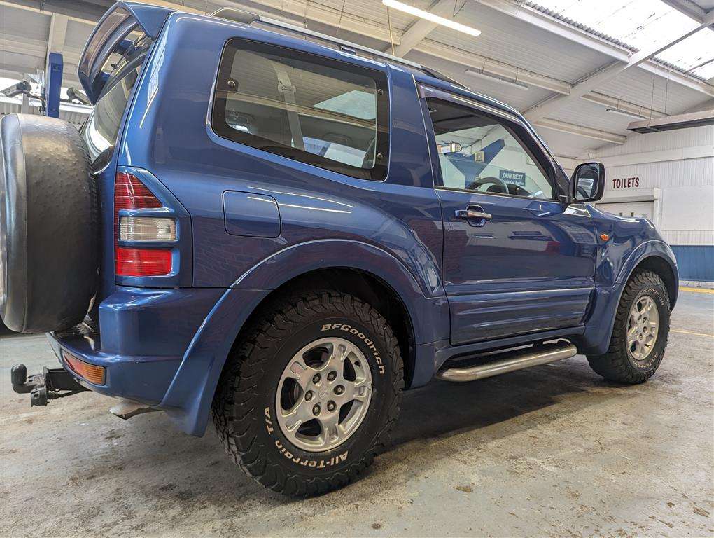 <p>2001 MITSUBISHI SHOGUN DI-D GLS SWB</p>