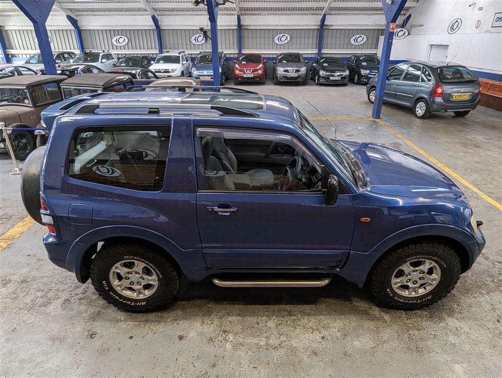 <p>2001 MITSUBISHI SHOGUN DI-D GLS SWB</p>