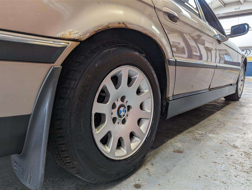 <p>2000 BMW 728I AUTO</p>