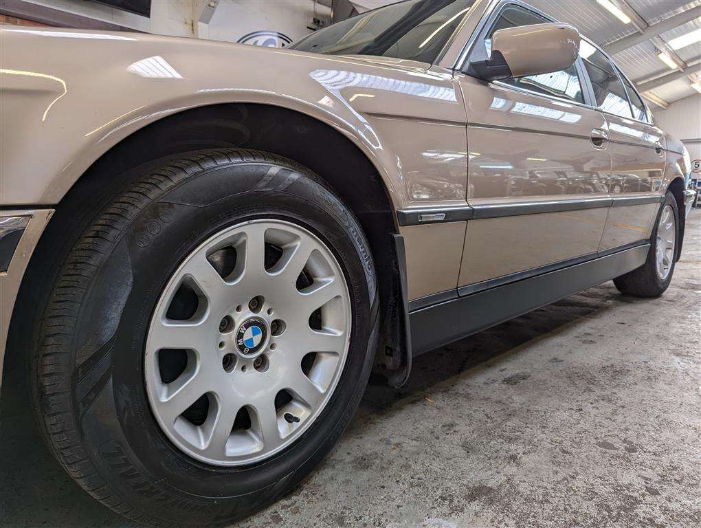 <p>2000 BMW 728I AUTO</p>