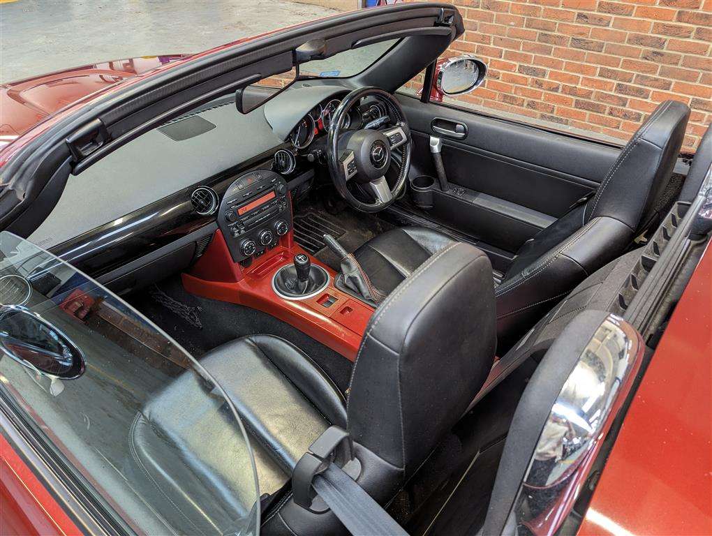 <p>2008 MAZDA MX-5</p>