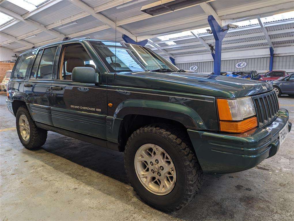 <p>1997 JEEP GRAND CHEROKEE LTD AUTO</p>