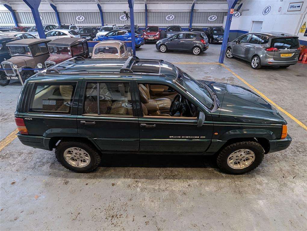 <p>1997 JEEP GRAND CHEROKEE LTD AUTO</p>