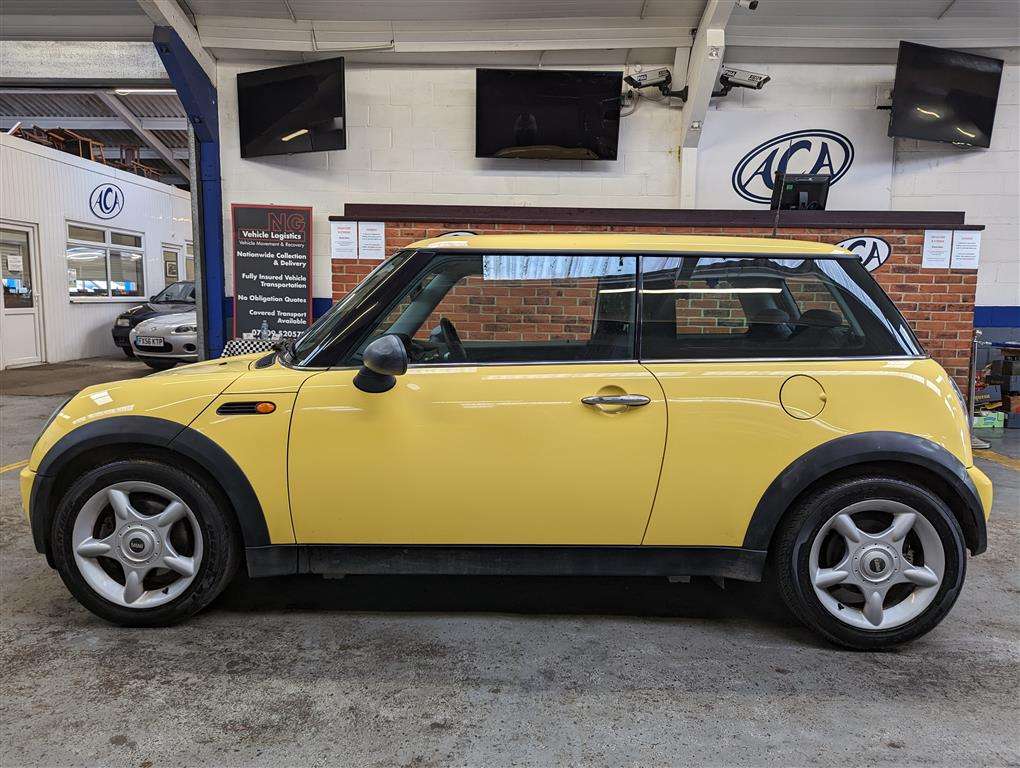 <p>2002 MINI ONE</p>