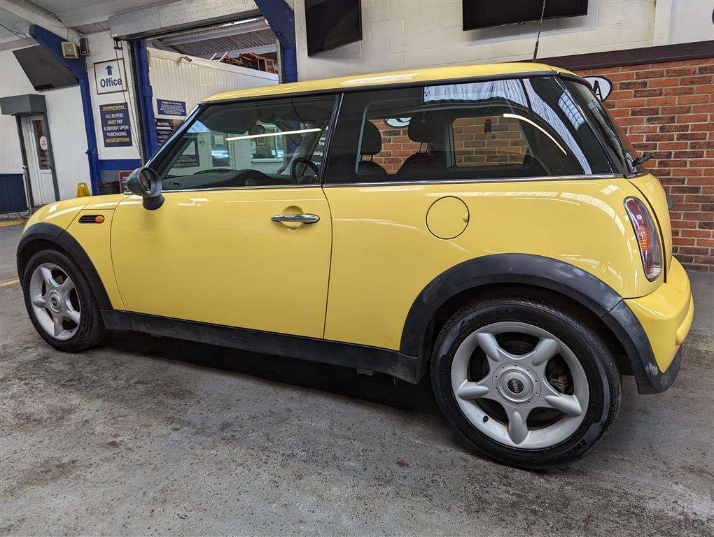 <p>2002 MINI ONE</p>