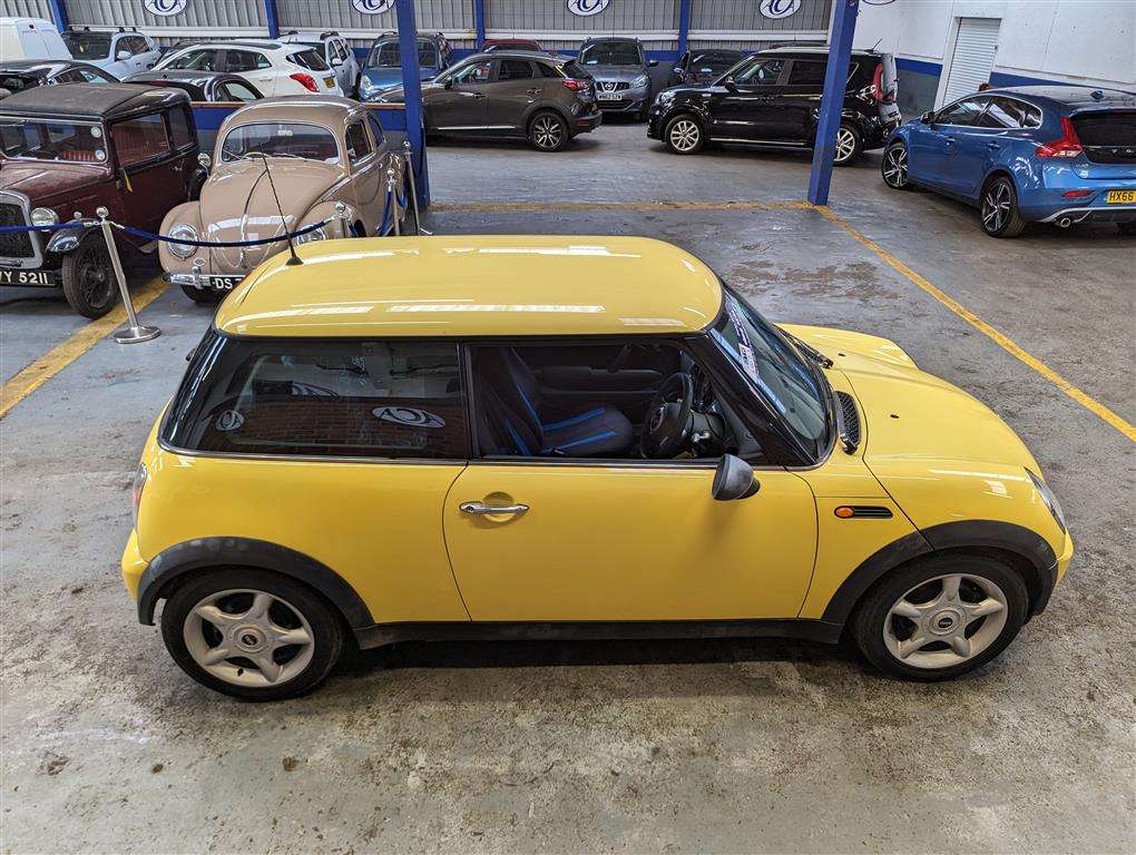 <p>2002 MINI ONE</p>