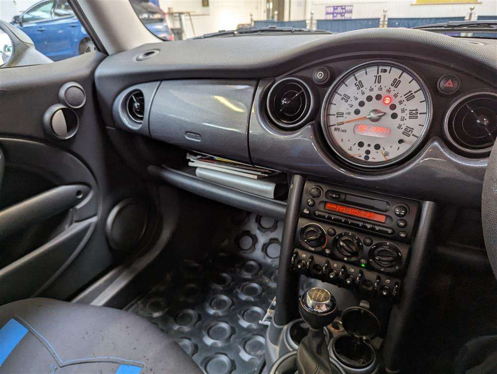 <p>2002 MINI ONE</p>