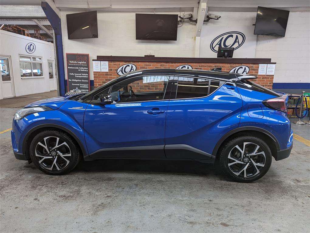 <p>2017 TOYOTA C-HR DYNAMIC HEV CVT</p>