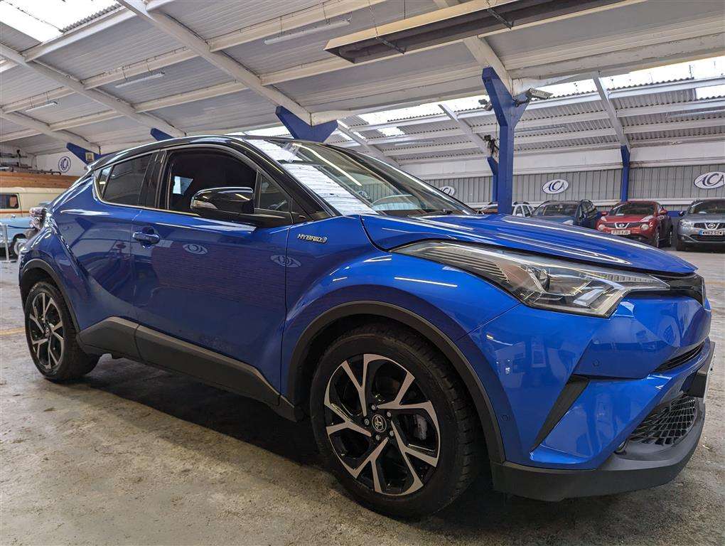 <p>2017 TOYOTA C-HR DYNAMIC HEV CVT</p>