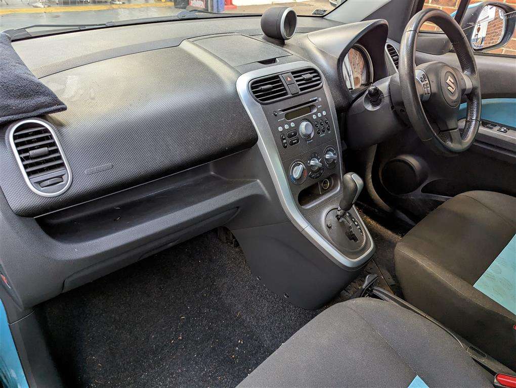 <p>2010 SUZUKI SPLASH GLS+ AUTO</p>