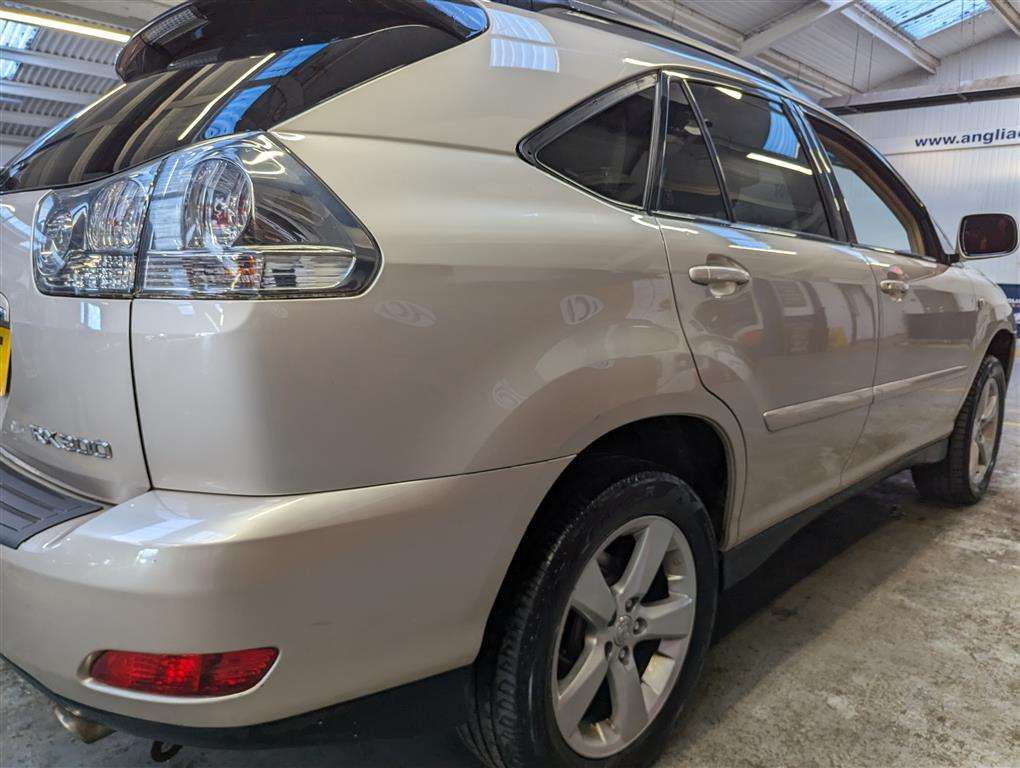 <p>2004 LEXUS RX300 SE AUTO</p>