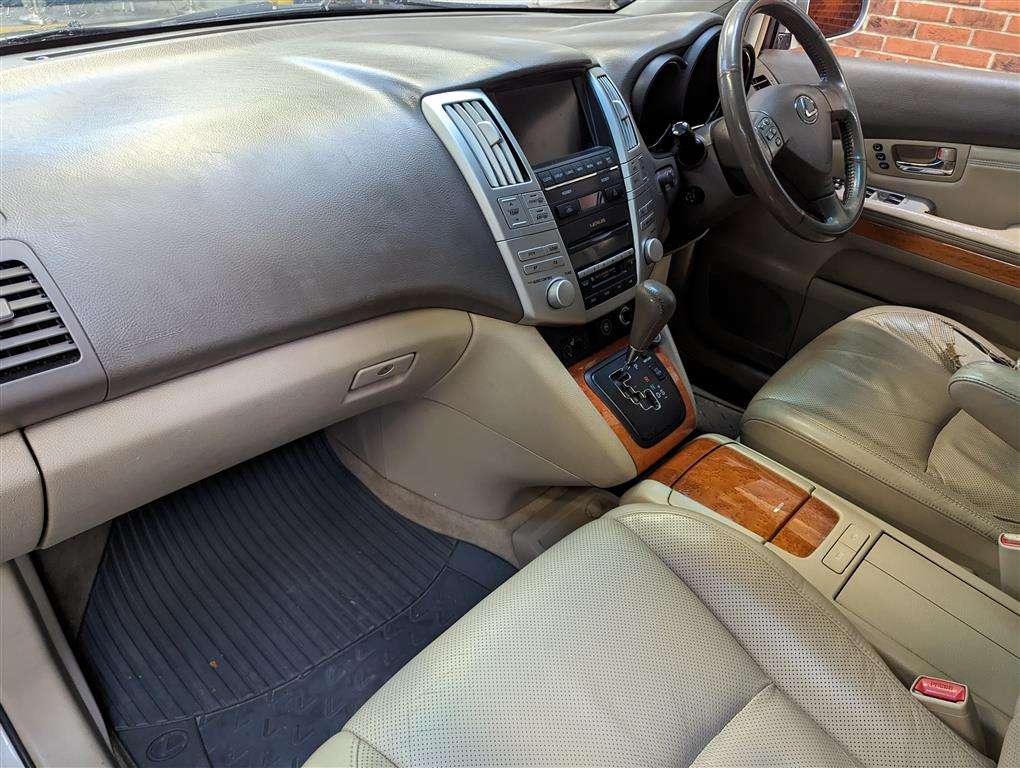 <p>2004 LEXUS RX300 SE AUTO</p>