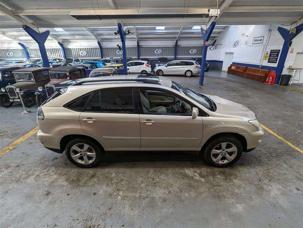 <p>2004 LEXUS RX300 SE AUTO</p>