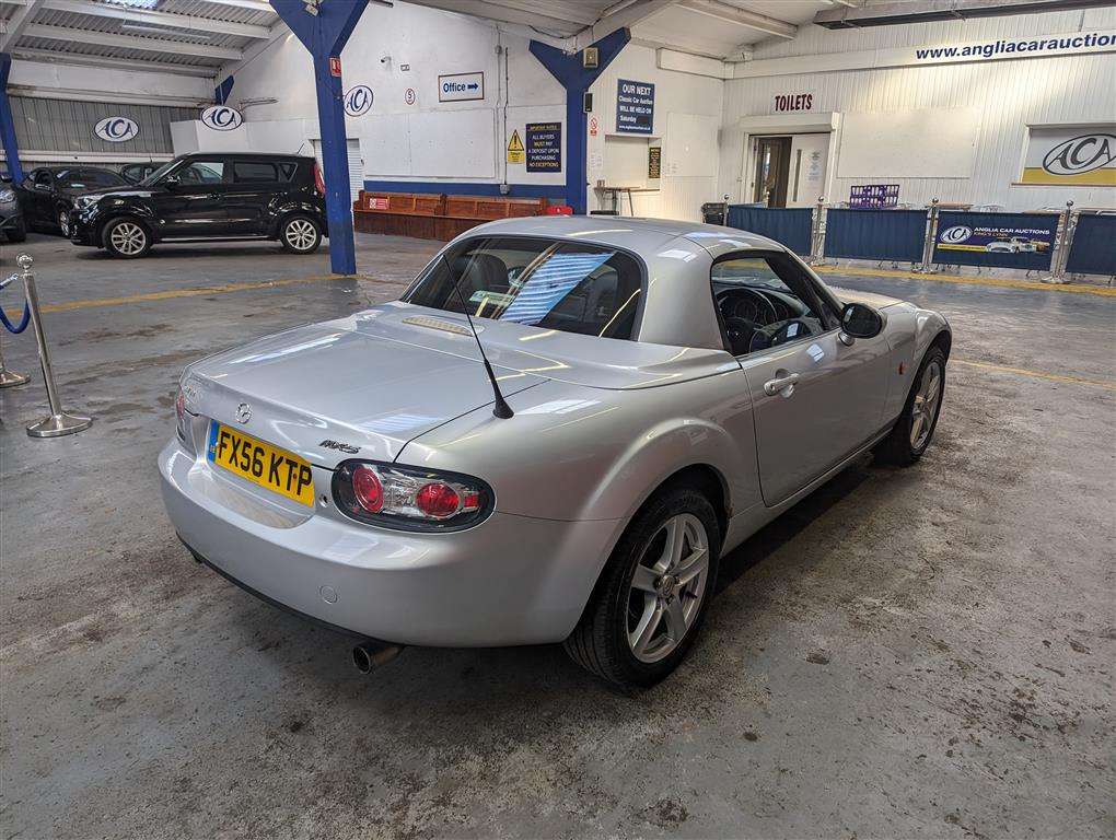 <p>2006 MAZDA MX-5</p>