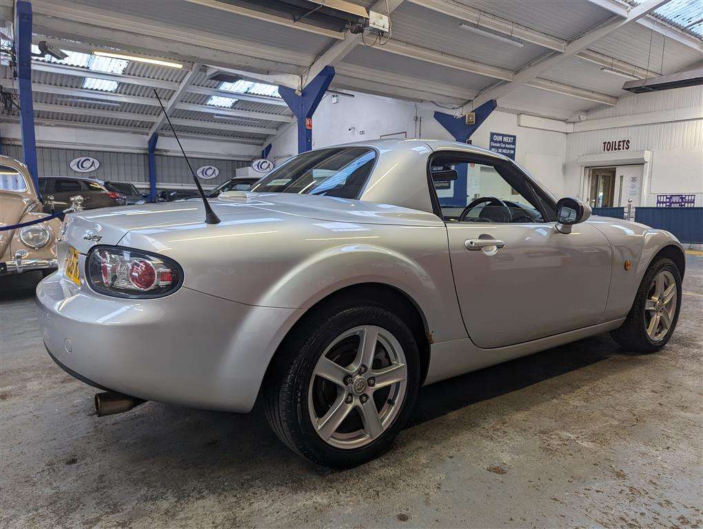 <p>2006 MAZDA MX-5</p>