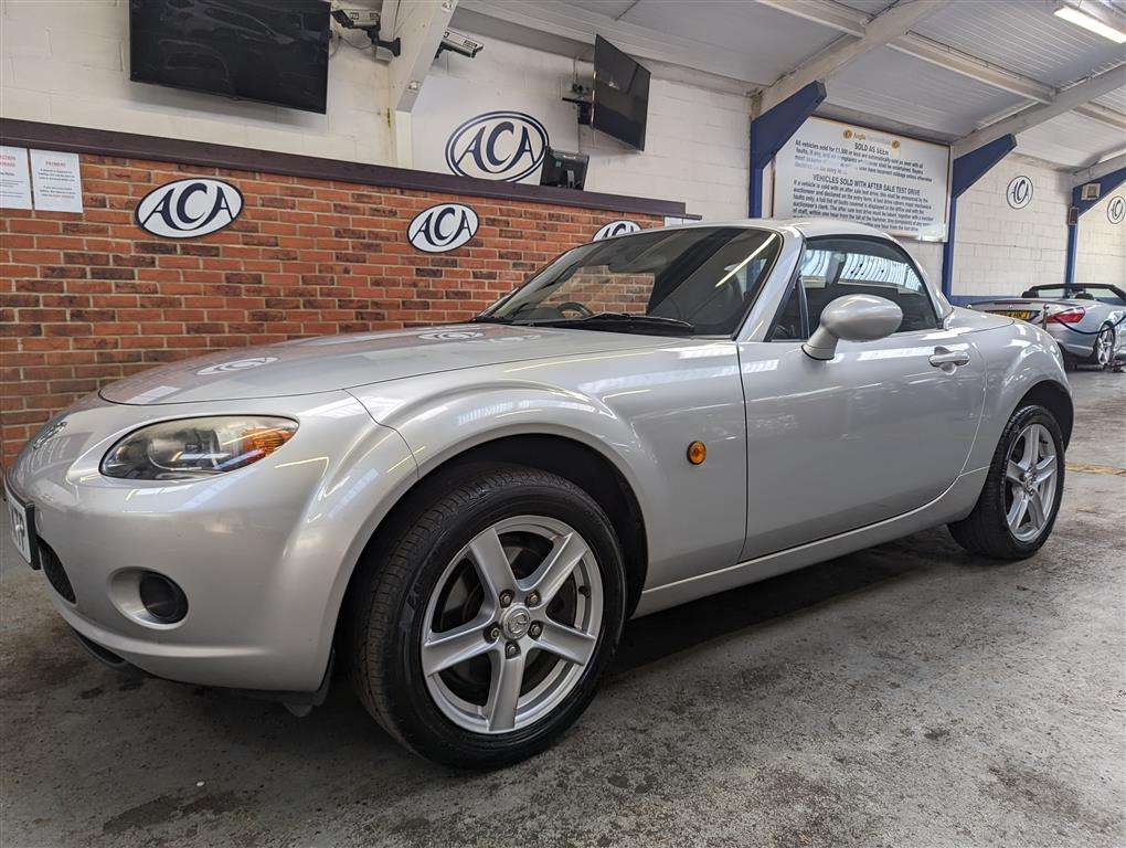 <p>2006 MAZDA MX-5</p>