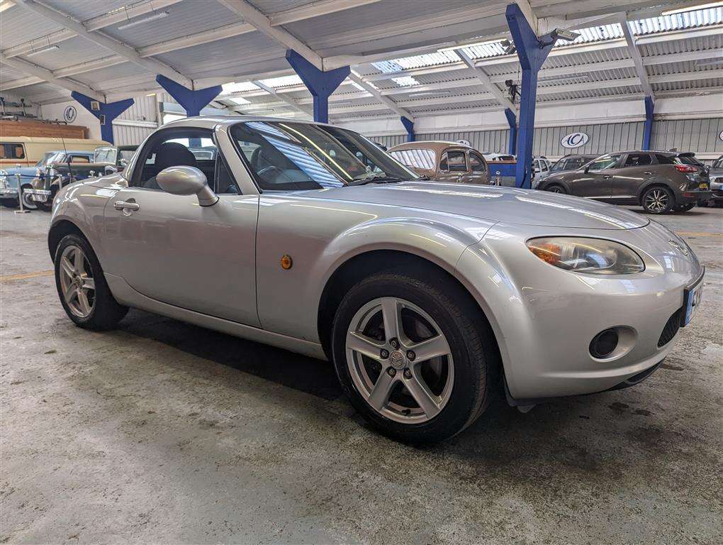 <p>2006 MAZDA MX-5</p>