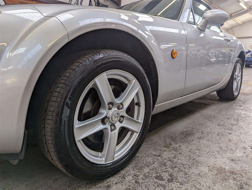 <p>2006 MAZDA MX-5</p>