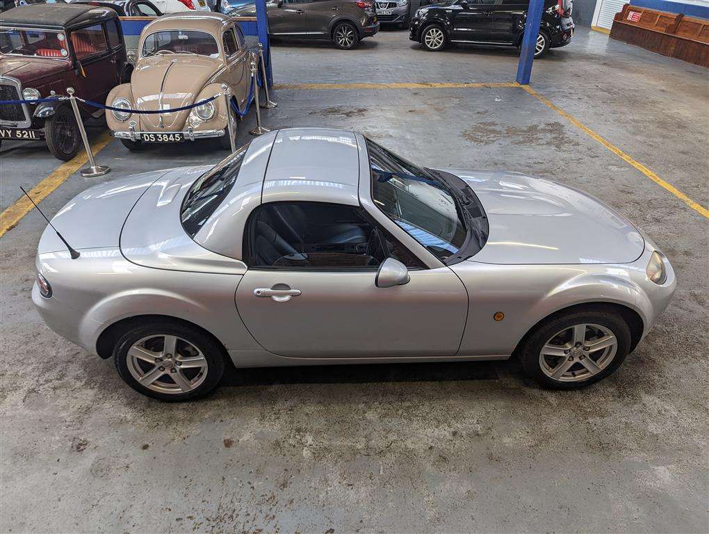 <p>2006 MAZDA MX-5</p>