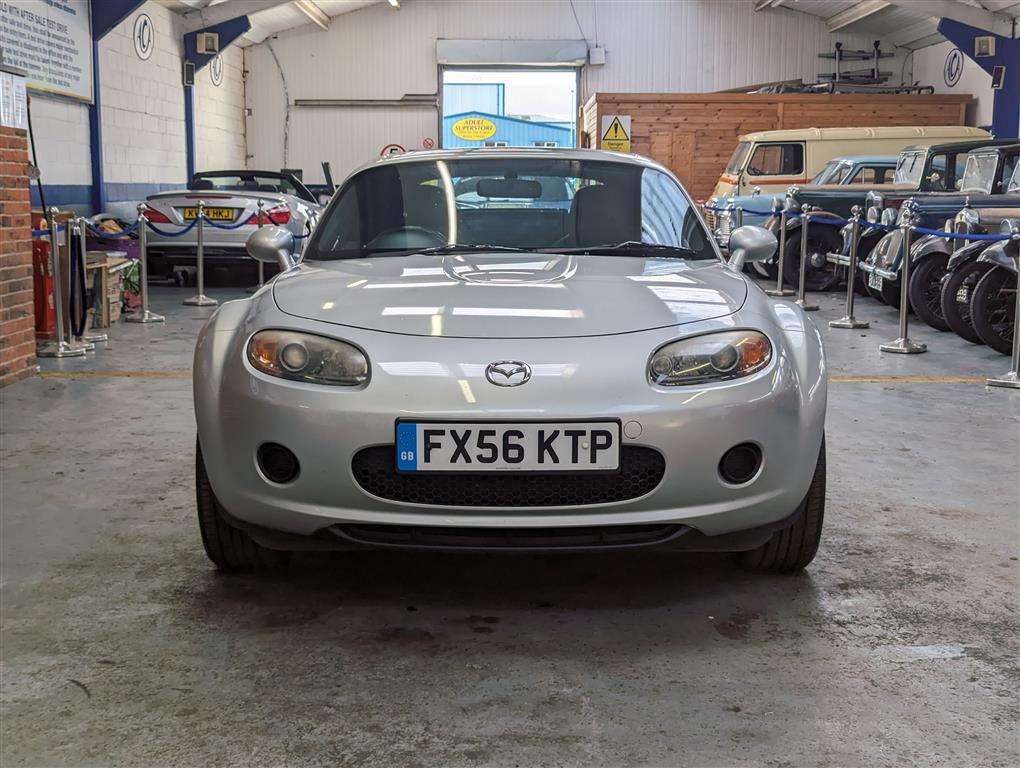 <p>2006 MAZDA MX-5</p>