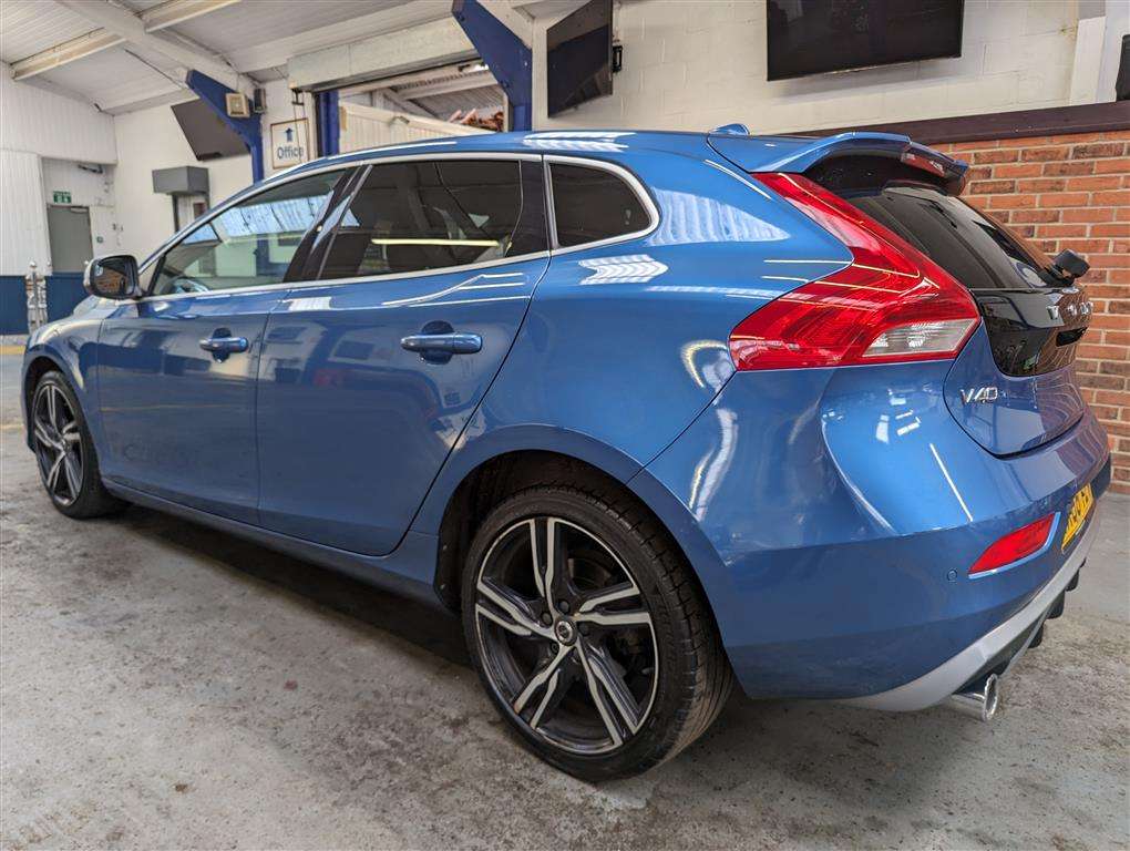 <p>2016 VOLVO V40 R-DESIGN PRO D4 AUTO</p>