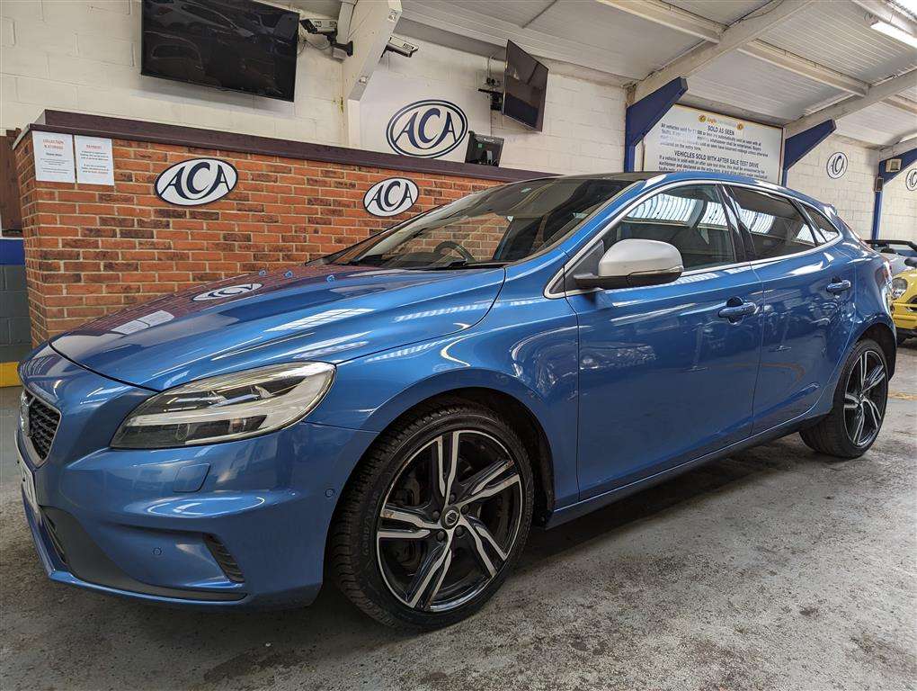 <p>2016 VOLVO V40 R-DESIGN PRO D4 AUTO</p>