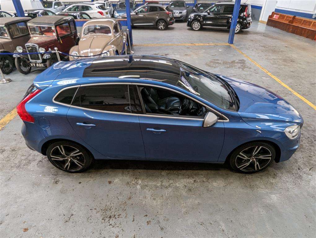 <p>2016 VOLVO V40 R-DESIGN PRO D4 AUTO</p>