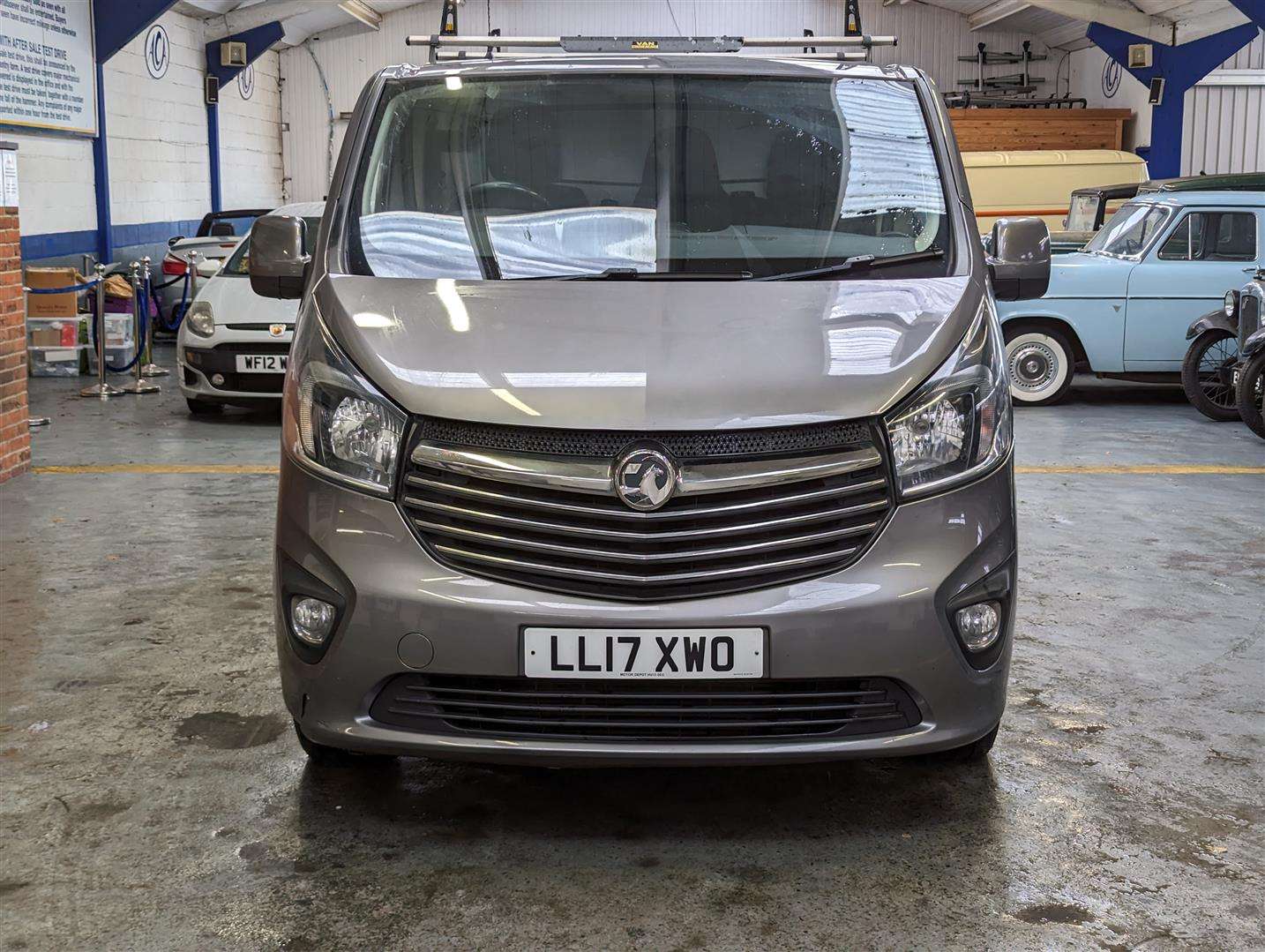 <p>2017 VAUXHALL VIVARO 2900 SPORTIVE CDTI</p>