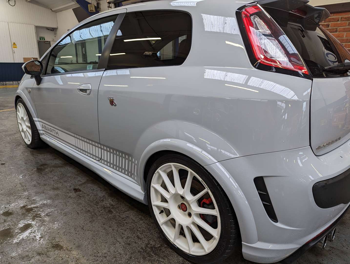 <p>2012 ABARTH PUNTO EVO</p>