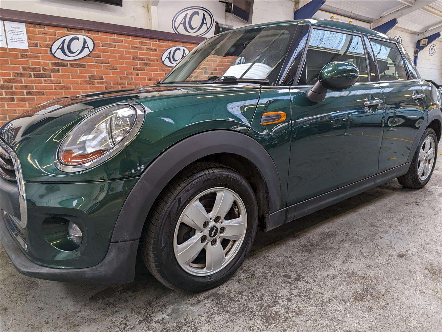 <p>2015 MINI ONE</p>