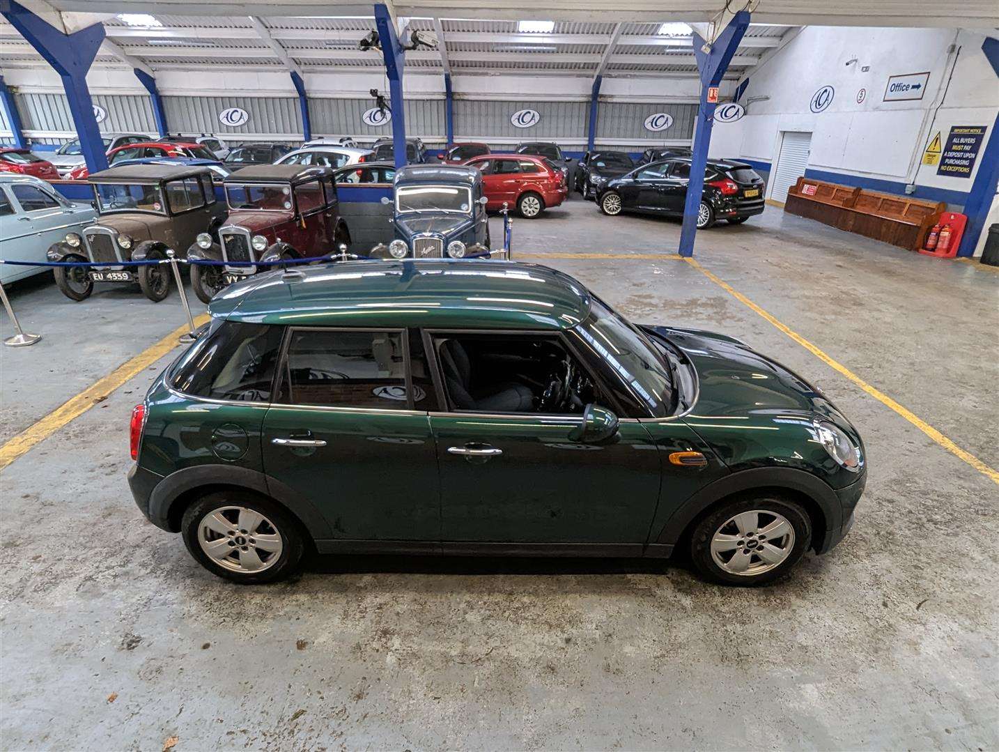 <p>2015 MINI ONE</p>