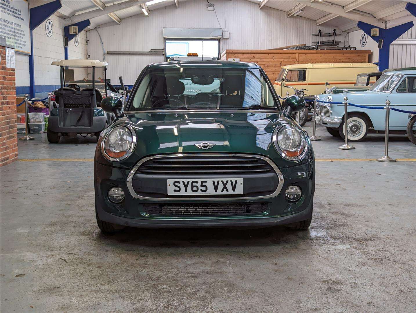 <p>2015 MINI ONE</p>